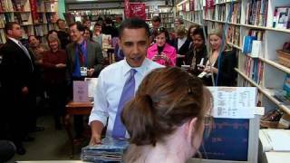 Raw Video President Obama in Iowa Bookstore [upl. by Chere]