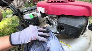 DIY guide changing oil in your Honda lawnmower [upl. by Colt]