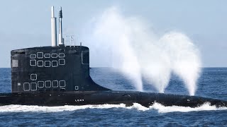 US Massive Submarine Diving Like a Whale in Middle of the Ocean [upl. by Krystin]