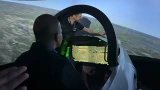 ดู นักบิน ทอทดลอง Gripen E Simulator ส่วน“วาสนา”ลองครั้งแรก แบบคนขับเครื่ิองบินไม่เป็นเลย โหม่งโลก [upl. by Ennairam916]