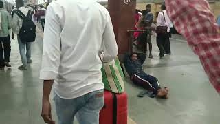 Howrah station platform 4 par local train railine [upl. by Burnsed]