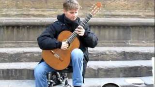 Tadeusz Machalski playing guitar at the Uffizi Gallery  Florence [upl. by Horbal]