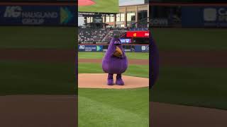 Grimace threw out the first pitch at Citi Field 👀🟣 grimace mcdonalds mlb mlbtiktok [upl. by Ardnaek]