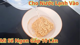 Đừng Ăn Mì Gói Với Nước Sôi Nữa Hãy Ăn Cách Này Ngon Hơn Gấp 10 LầnCách Làm Sốt Ăn Mì Gió Siêu Ngon [upl. by Erihppas]