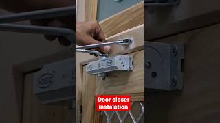 डोर क्लोजर कैसे लगाते हैं door closer kaise lagate haihow to install automatic door closer shorts [upl. by Ertnom]