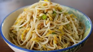 Mung bean sprout side dish Sukjunamulmuchim 숙주나물무침 [upl. by Araldo452]