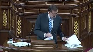 Mariano Rajoy PIERDE los papeles y se hace un lío en el Congreso [upl. by Aicilanna]