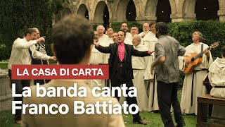 La banda de La Casa di Carta canta quotCentro di gravità permanentequot  Netflix Italia [upl. by Anaitsirc47]