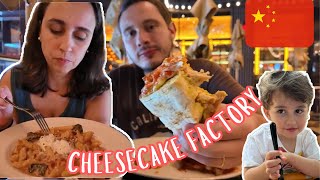 O que tem na CHEESECAKE FACTORY da CHINA  Na no Mundo [upl. by Lamaaj]