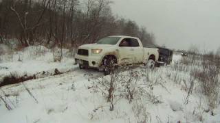 Тойота Тундра в грязи  Toyota Tundra in mud [upl. by Nifares]