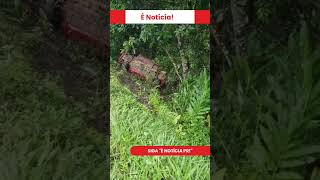 CARRO CAI EM RIBANCEIRA E UMA PESSOA MORRE NA ESTRADA DA RIBEIRA EM COLOMBO [upl. by Aitital159]