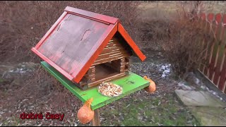 Ptačí krmítko domeček roubenka Bird feeder wooden house [upl. by Doretta131]