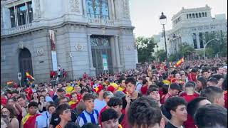 Miles de aficionados españoles se reúnen en Madrid para celebrar el título de la Eurocopa [upl. by Ayenat]