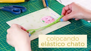 Colocando ELÁSTICO CHATO nas capas de caderno  MÉTODOS E COSTURAS [upl. by Nikos]