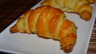 Cómo hacer croissants con masa de hojaldre Rápido y Muy fácil  Patu [upl. by Ludovick]