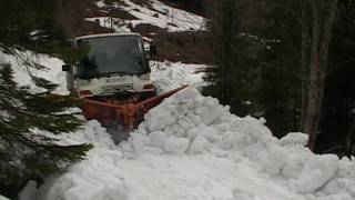 Unimogdéneigement de la route des Nants [upl. by Adniuqal763]