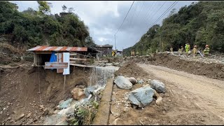 La vía Cuenca  Molleturo  Naranjal se encuentra cerrada por deslizamientos [upl. by Joeann620]