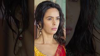 Mallika Sherawat’s ICONIC Entry in VickyVidyaKaWohWalaVideo Ft Vijay Raaz [upl. by Gerk]