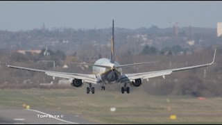 Airplane take off SECONDS before another one lands on the same runway [upl. by Aner]