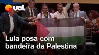 Lula posa com bandeira da Palestina em evento do Ministério da Cultura [upl. by Onailerua689]