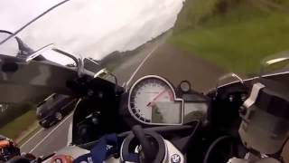 Wyścig na autostradzie motocykle BMW S1000RR vs HONDA CBR1000 [upl. by Jacobson]