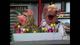 The Muppet Show  420 Alan Arkin  Pigs in Space Weight Problems 1980 [upl. by Asilim715]