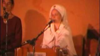 Snatam Kaur and Guru Ganesha Singh1 [upl. by Sihon]