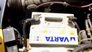 PKW Batterie Test mit Multimeter Startbatterie testen Autobatterie prüfen Peugeot 205 Anleitung [upl. by Walley641]