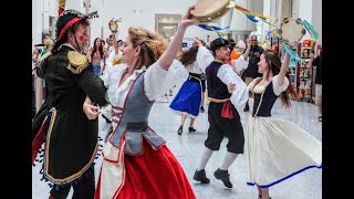 Turisti ballano la tarantella napoletana alla Stazione Marittima di Napoli [upl. by Damita]