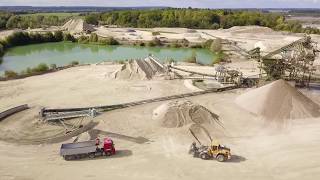 La carrière Lafarge de Chevrières vue du ciel [upl. by Quartana]