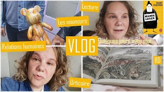 Vlog  Un urticaire géant lecture amp films papotage autour des relations humaines [upl. by Ydaj102]