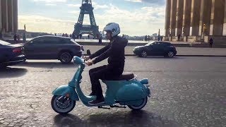 2Twenty Scooter  Petit tour à Paris [upl. by Atteuqahc]