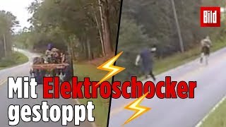 Polizist tasert TraktorDieb bei Fluchtversuch [upl. by Anayad738]