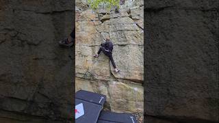 Keyhole Left v0 ⭐️⭐️ Gunks Boulder rockclimber boulder bouldering gunks thegunks [upl. by Strong]