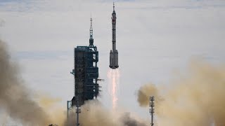 China schickt erstmals Astronauten zu neuer Raumstation [upl. by Ken]