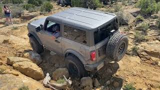 Bronco with No Lockers VS Jeep Rubicon with Lockers [upl. by Ehsrop]