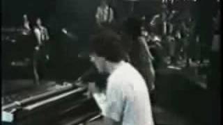 Charly Garcia y Mercedes Sosa Cerca de la revolucionARGENTINOS VANDALOS 1 [upl. by Efi]