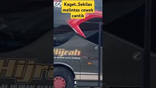 Bus Al hijrah melintas dg pesonanya [upl. by Dualc]