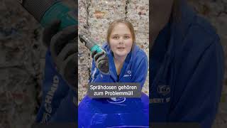 Dass haben wir in der blauen Tonne gefunden umweltschutz recycle papier [upl. by Adnilemre]