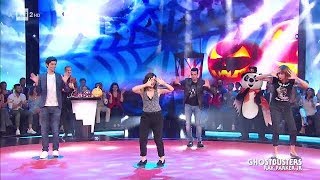 Stammi dietro dance  Stasera tutto è possibile 30102018 [upl. by Oiraved]