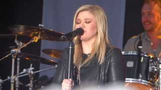 Kelly Clarkson  Catch My Breath  Beachwood OH [upl. by Musetta]