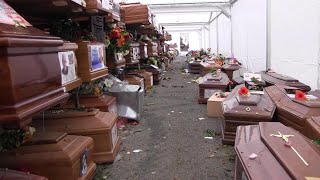 Palermo la vergogna del cimitero più di 800 morti in un tendone Ci sono anche bambini [upl. by Bixler151]