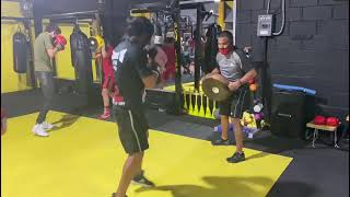 Entrenamiento de boxeo con gobernadora 🥊 fuerza específica [upl. by Einahpets]