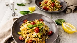 Pasta fatta in Casa con Farina di Farro Pomodori Zucchine e Pecorino Toscano [upl. by Lyrred]