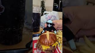 😡 MARCIANITO se COME mi HAMBURGUESA 🍔 shorts hamburguesa wendys funny shorts cute viral [upl. by Hittel54]