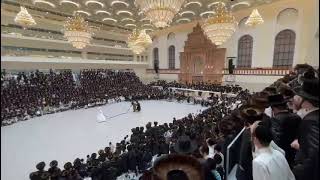 Viznitzer Rebbe dances Mitzvah Tantz At His Einikels Wedding  Rosh Chodesh Tammuz 5783 [upl. by Mayor]