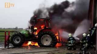 Tractor in brand bij boerderij brandweer redt schuur met koeien [upl. by Nahij]