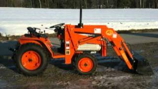 Schmalspurschlepper Kubota B1402DT mit Frontlader [upl. by Assenad337]