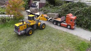 HEAVY CONSTRUCTION ZONE  RC WHEEL LOADER BUILD A RETAINING WALL radlader [upl. by Eugaet]