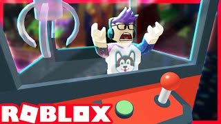 Trapped in a GIANT Roblox CLAW MACHINE [upl. by Lednahc]